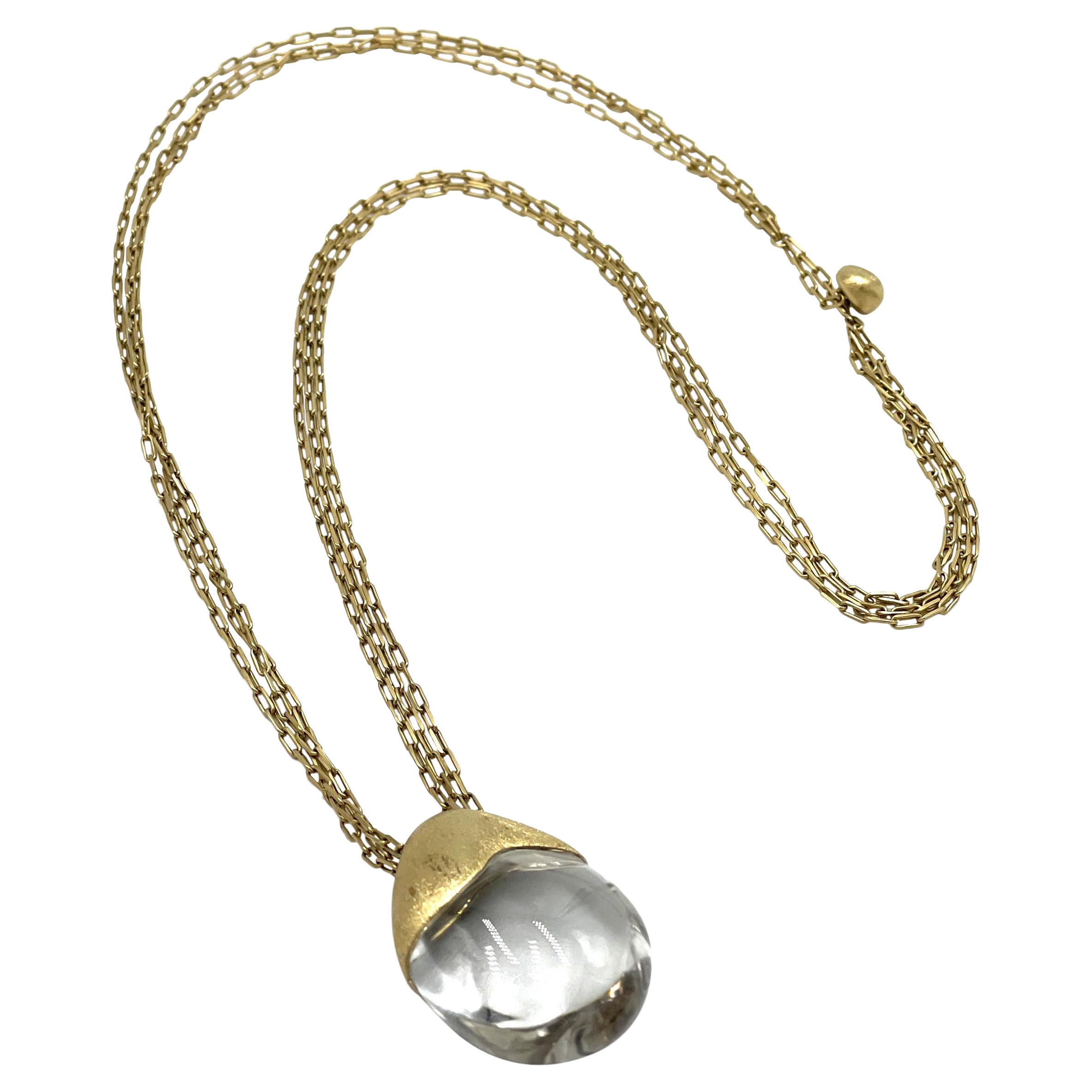 Langes Bean-Anhänger aus 18 Karat Gelbgold mit klarem Kristall und dreifacher Papierklammerkette im Angebot