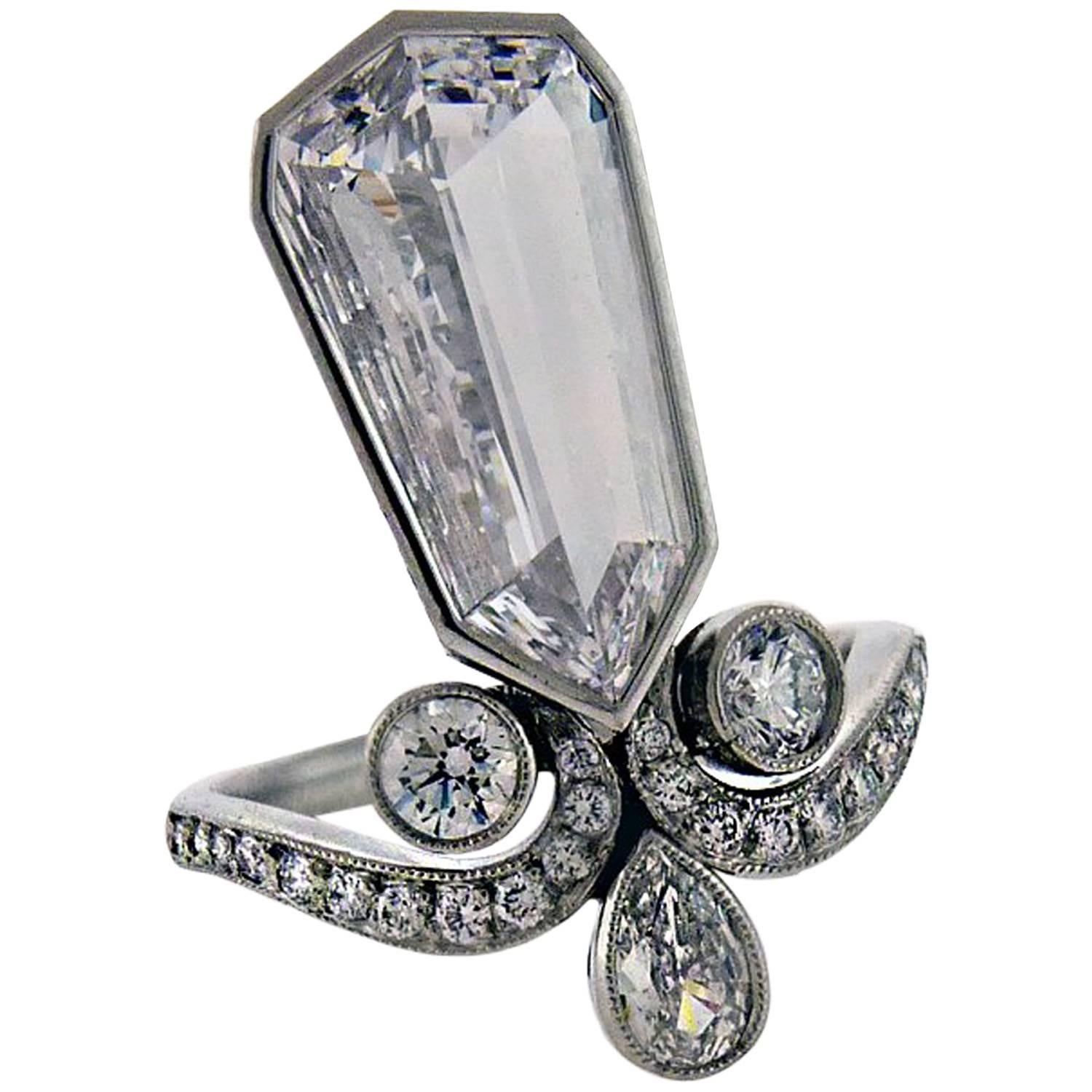 Taille losange Spectra Fine Jewelry Bague en diamant en forme de cerf-volant de 3,12 carats D IF certifié par le GIA en vente