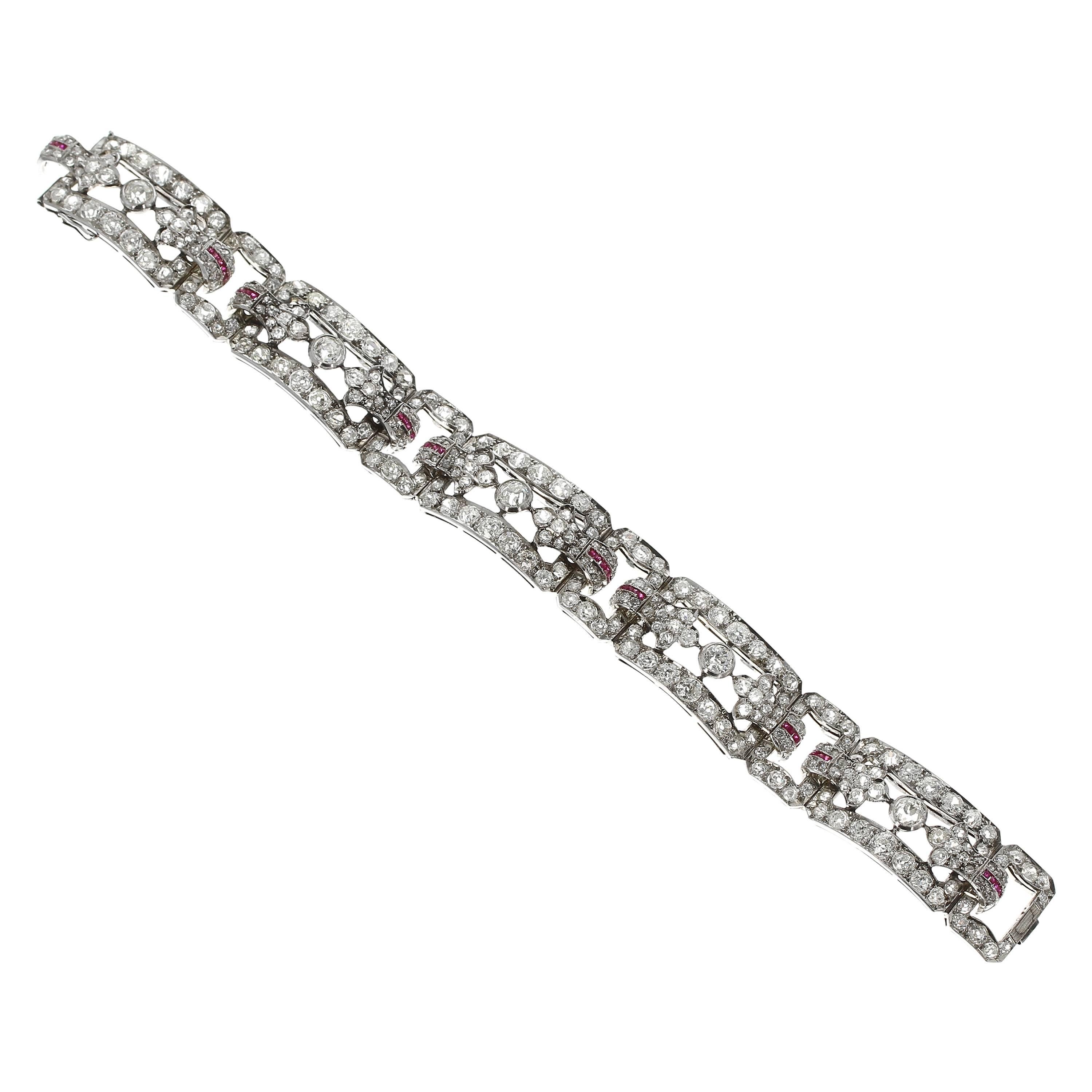 Bracelet Art déco des années 1930 en argent, or et platine avec rubis et diamants en vente