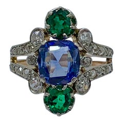 1.1 Carat Sapphire Emerald Diamond Platinum Ring Antique Art Deco, Circa 1905