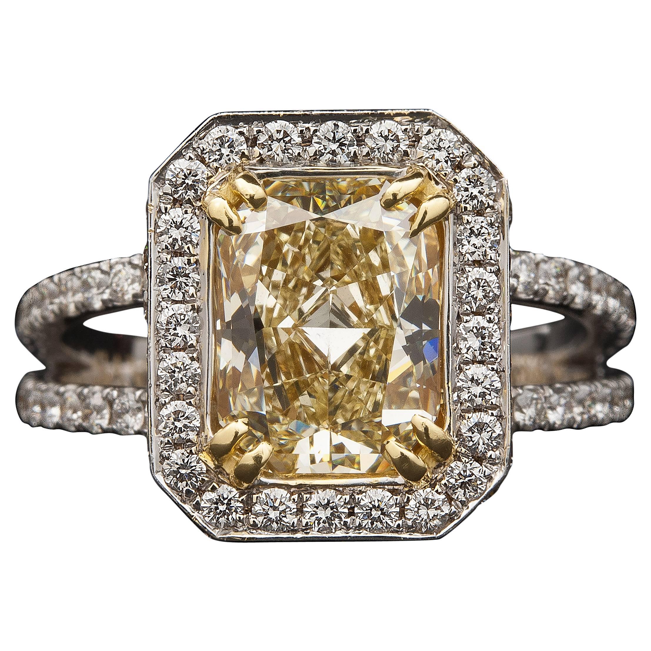 2.02ct Fancy Yellow Diamond Split-Shank Ring For Sale