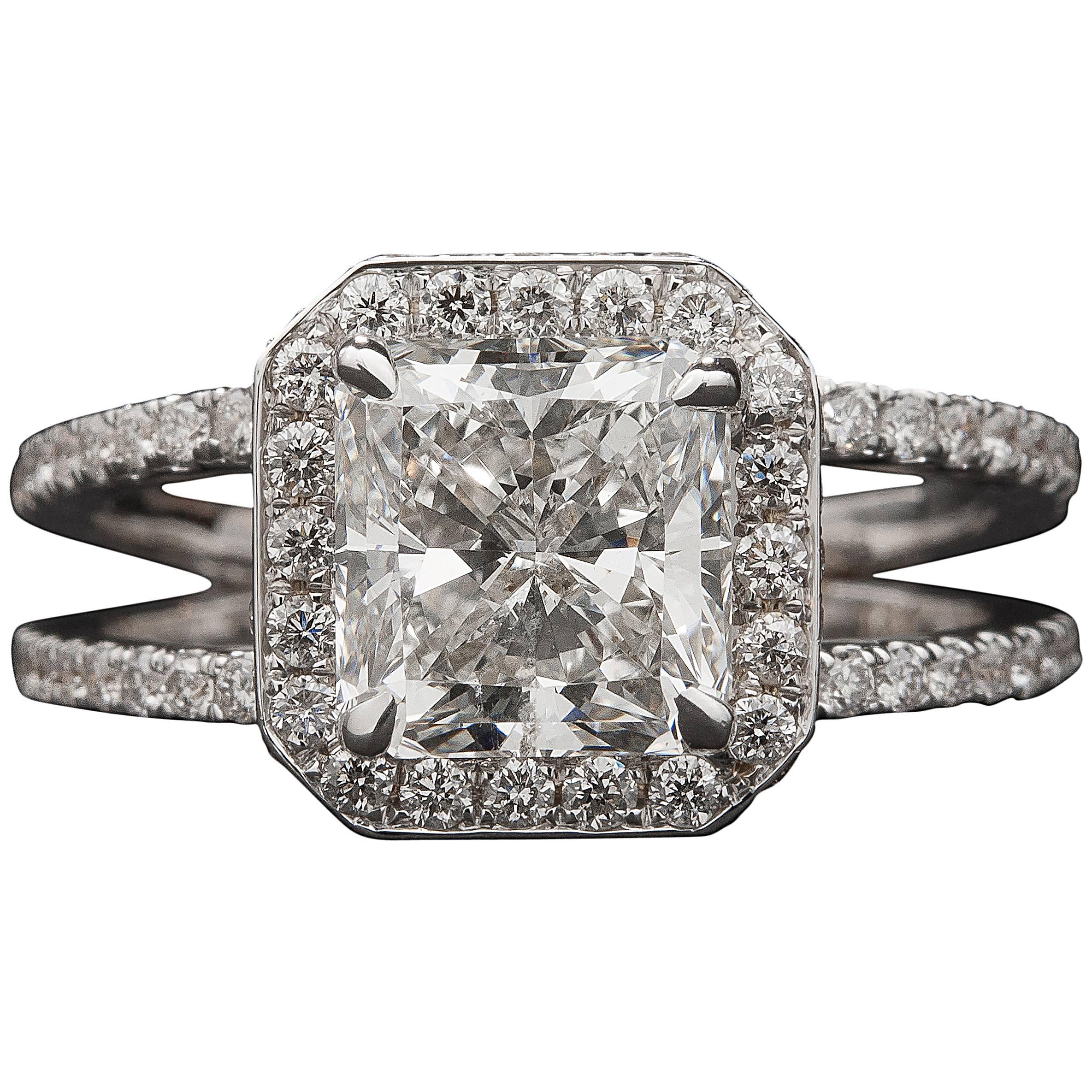 2.05ct Diamond Split-Shank Ring For Sale