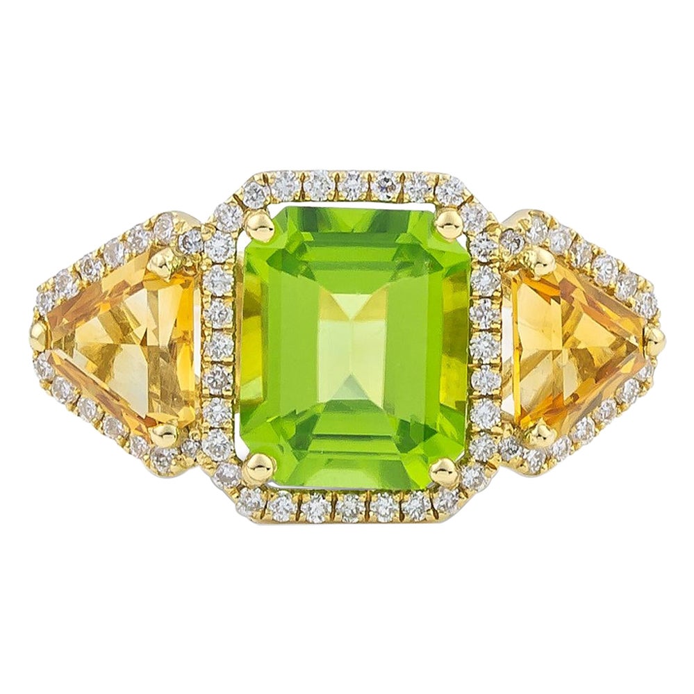 Three Stones Ring 18Kt Gold Emerald Cut Green Peridot Trillion Citrines Diamonds For Sale