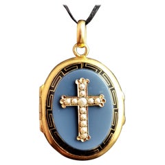 Antikes viktorianisches Trauermedaillon, 18k Gold, Chalcedon, Perlenkreuz