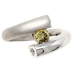 Gelber Abaci Bypass-Ring mit gelben und weißen Diamanten 14 Karat