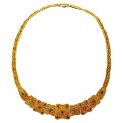 Collier vintage en or jaune texturé et pierres précieuses avec collier