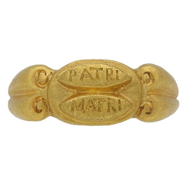 Ancient Roman 'Patri Matri' Gold Ring, circa 3rd Century AD For Sale