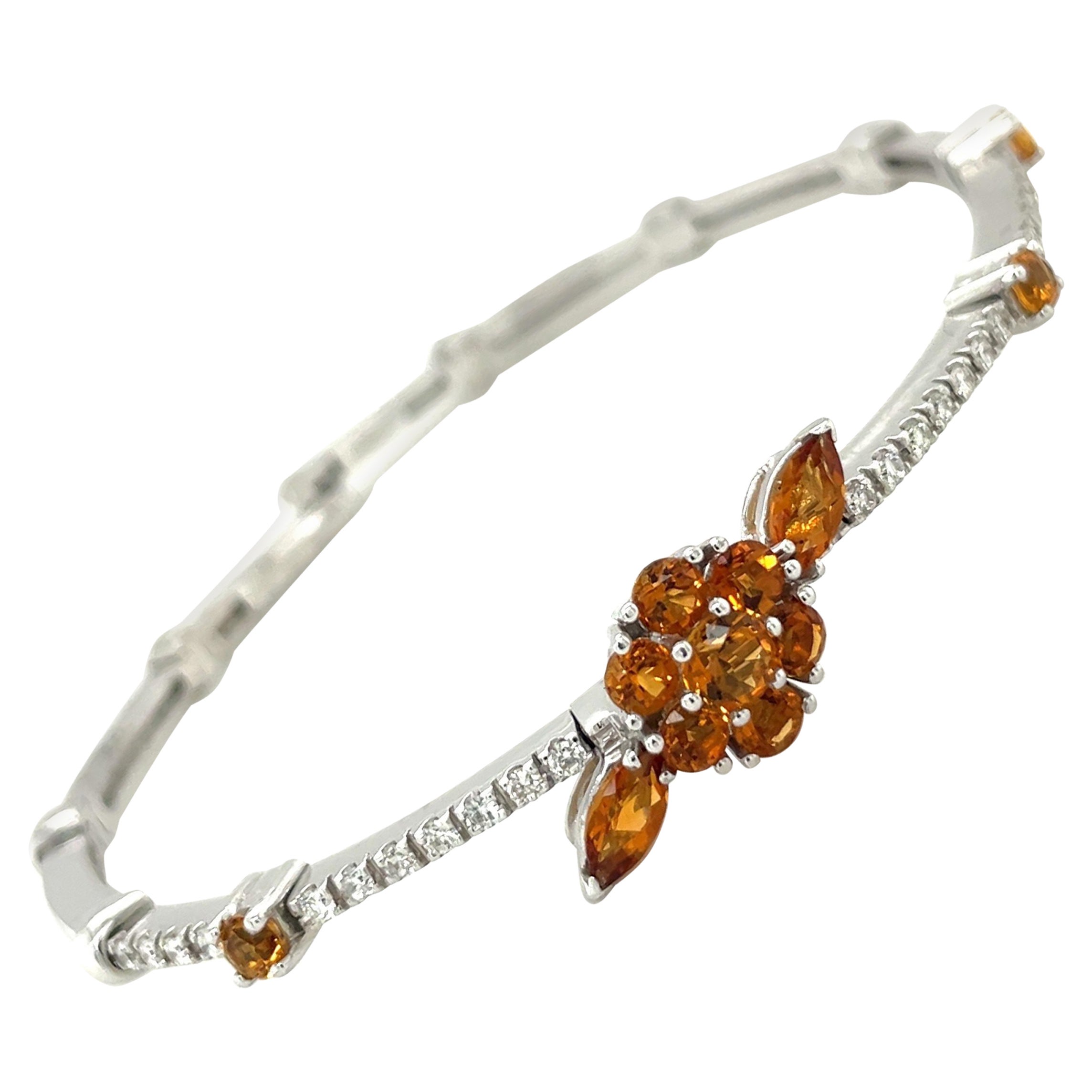 Bracelet jonc souple en or blanc 18 carats avec fleur de citrine et diamants 