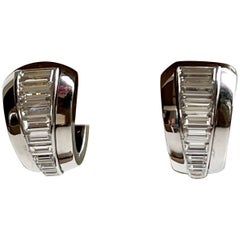 Orecchini a cerchio con diamante Baguette in oro bianco 18 K
