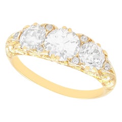 Anello antico a trilogia in oro giallo e diamanti da 2,56 carati