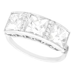 Anello di fidanzamento a trilogia con diamante e platino da 3.84 carati