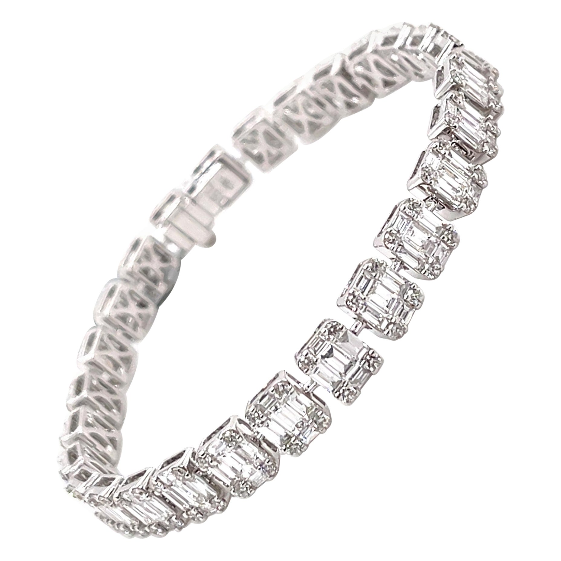 Bracelet grappe d'illusion en diamants taille émeraude et diamants en vente