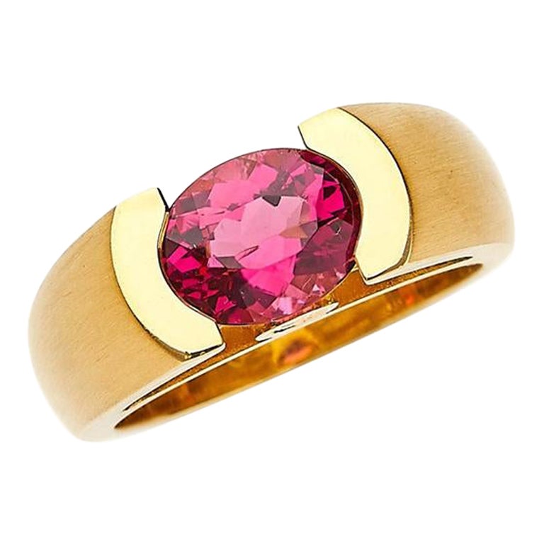 18 Karat Brushed Yellow Gold Ring with 1.73 Carat Pink Tourmaline and Diamonds For Sale