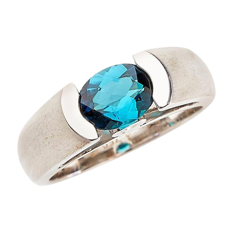 18 Karat Brushed White Gold Ring with 1.15 Carat Blue Tourmaline and Diamonds For Sale