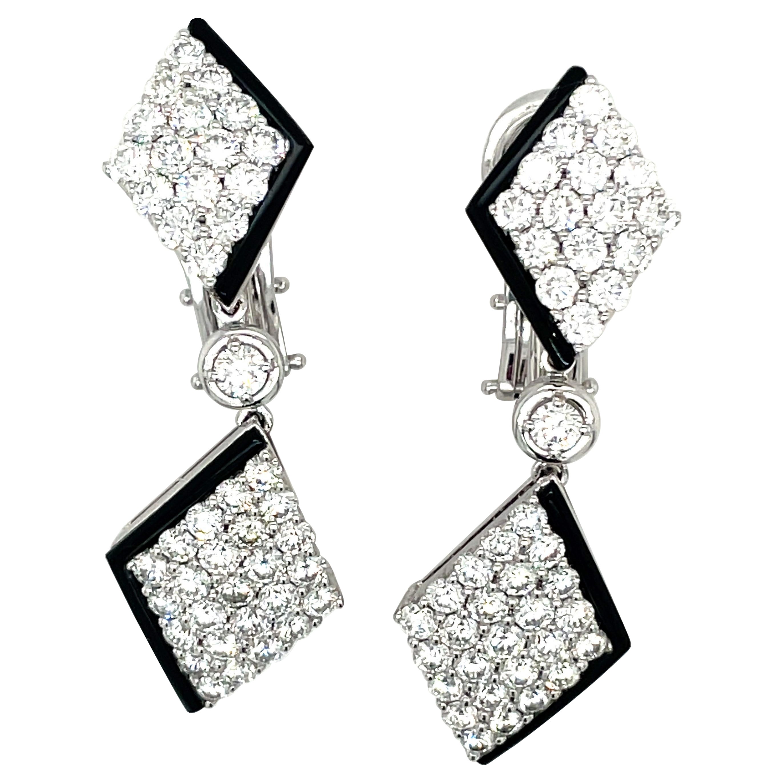 Picchiotti, boucles d'oreilles pendantes en or blanc 18 carats, diamants 4,40 carats et onyx noir en vente