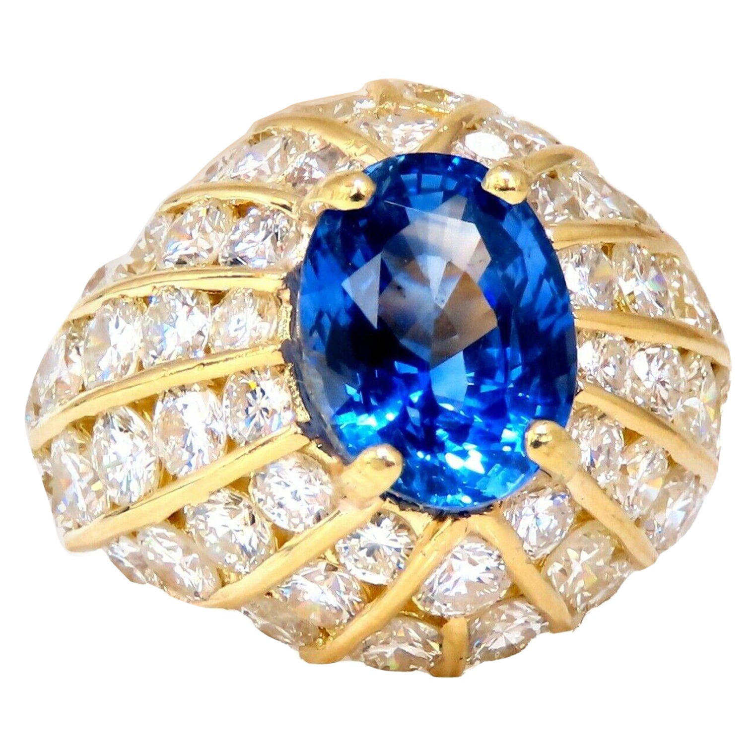 Bague en or 18 carats avec saphir ovale de 4,61 carats certifié GIA et diamant, sans chaleur, en forme de dôme en vente