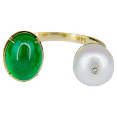 Beautiful 14k Gold Ring with Emerald and Pearl