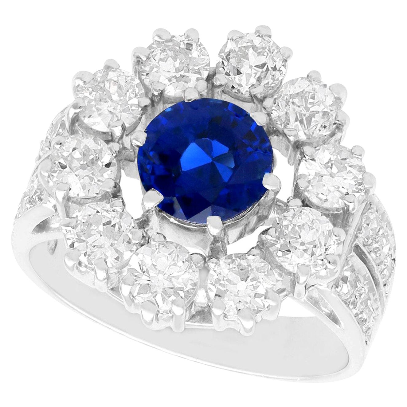 Anillo vintage en racimo de platino con zafiro de 1,66 quilates y diamantes de 1,90 quilates