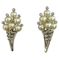 Paire de boucles d'oreilles en or blanc 18 carats, perles et diamants