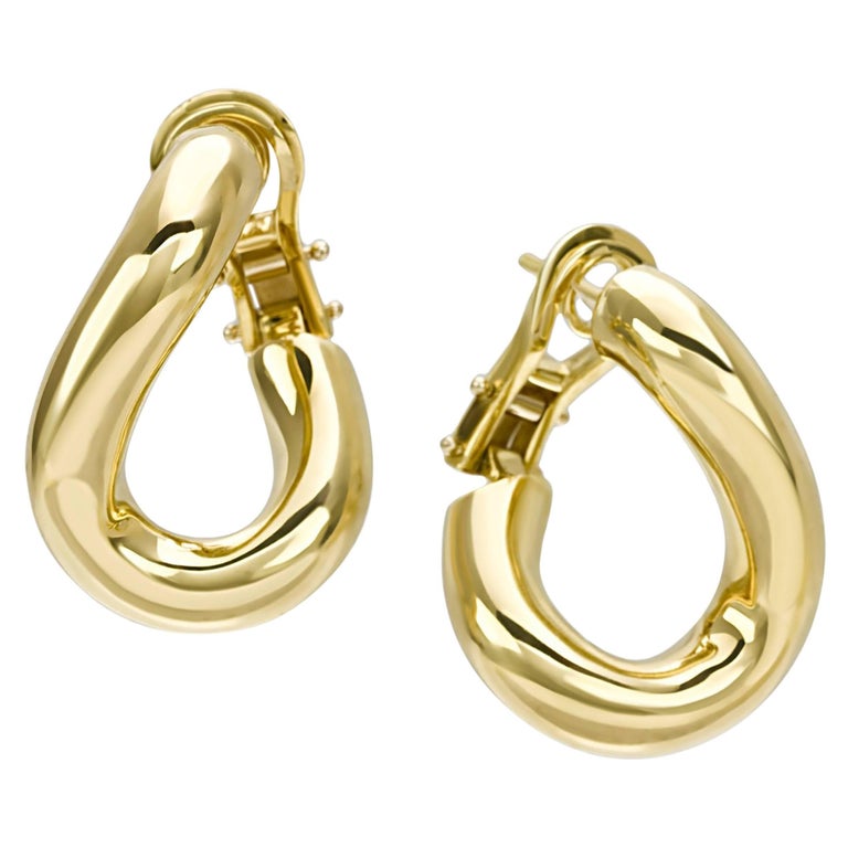Classic Groumette Pair of Earring 18 Karat Yellow Gold For Sale