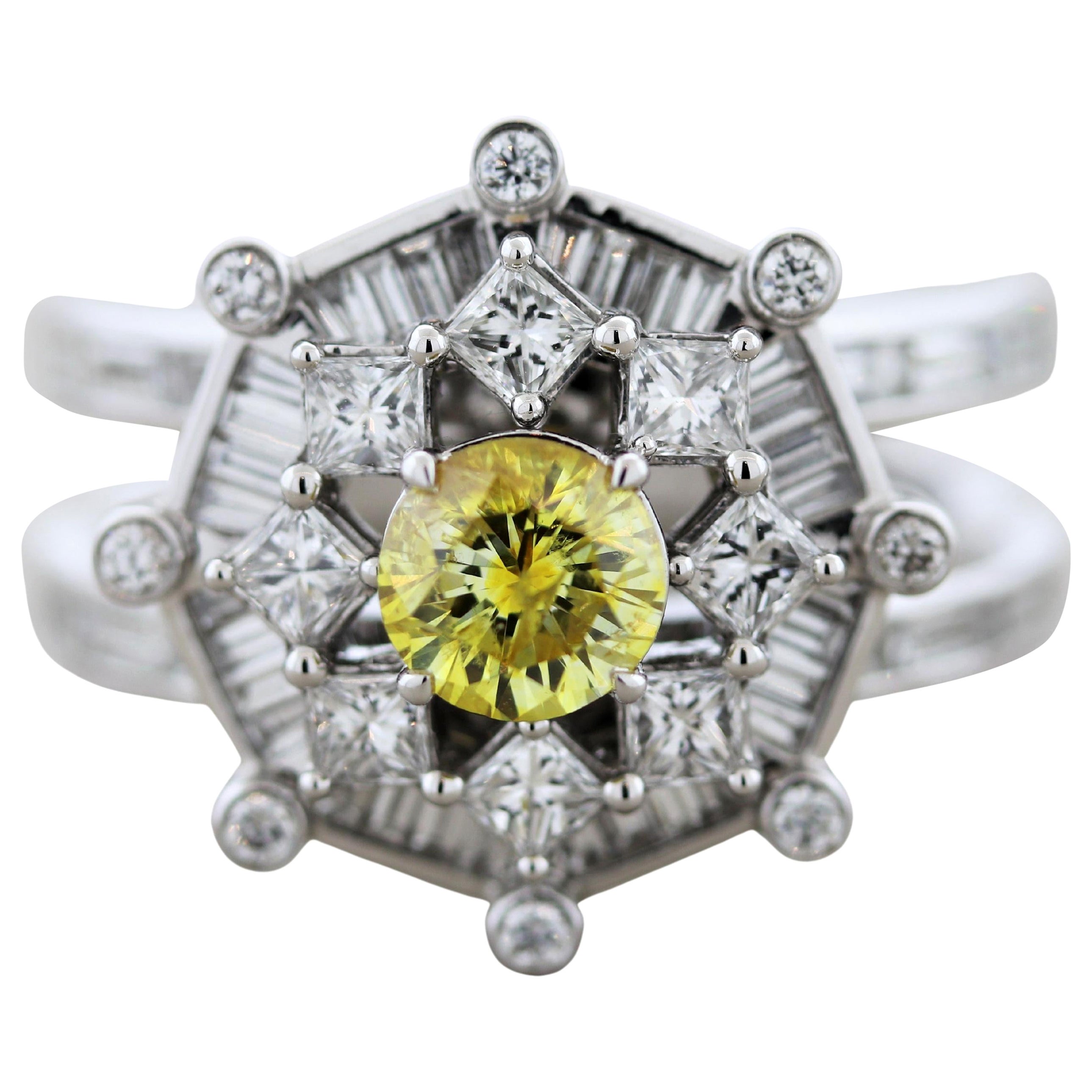 Bague de fiançailles en platine avec diamant jaune clair de fantaisie