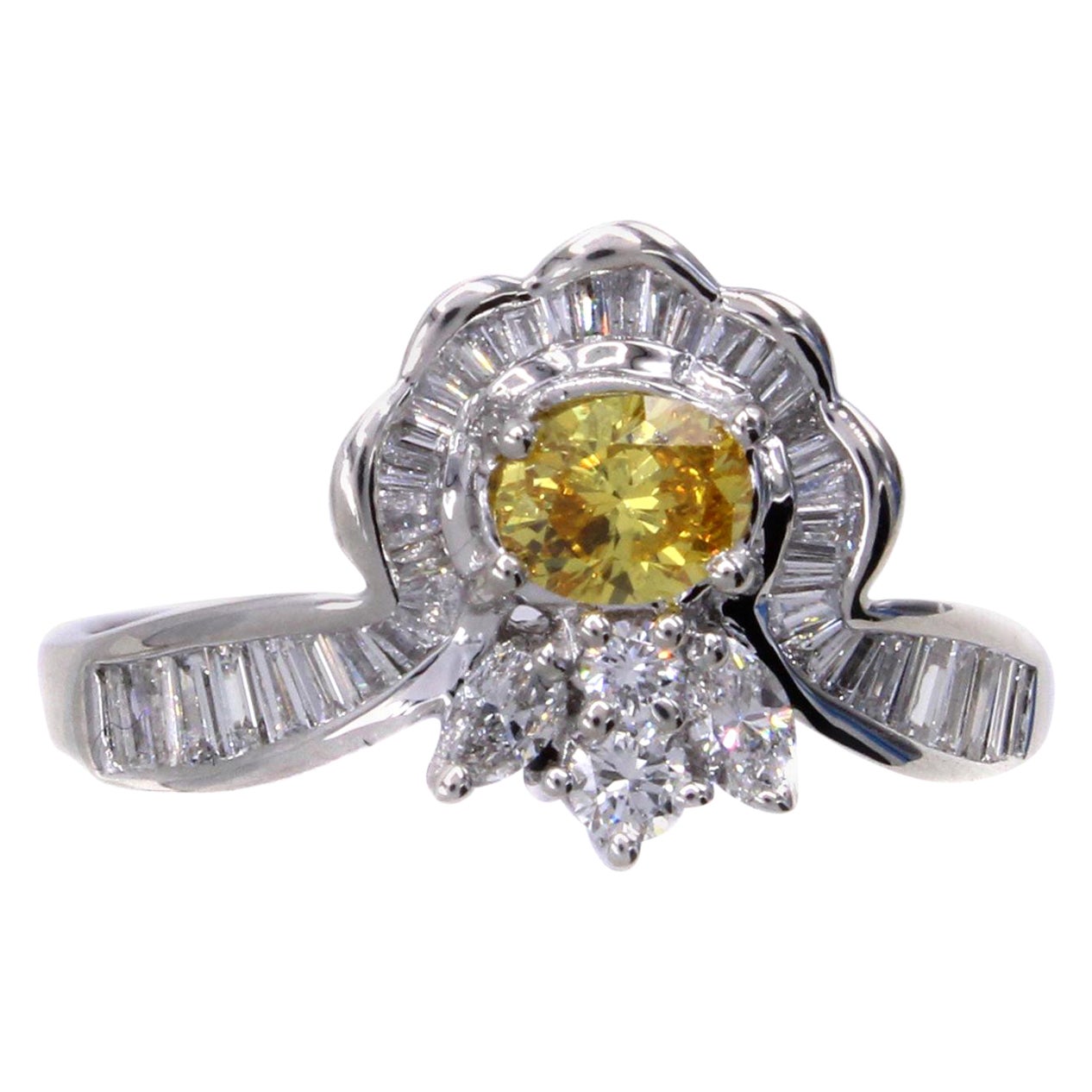 Bague de fiançailles en platine avec diamants naturels de couleur orange-jaune vif de fantaisie