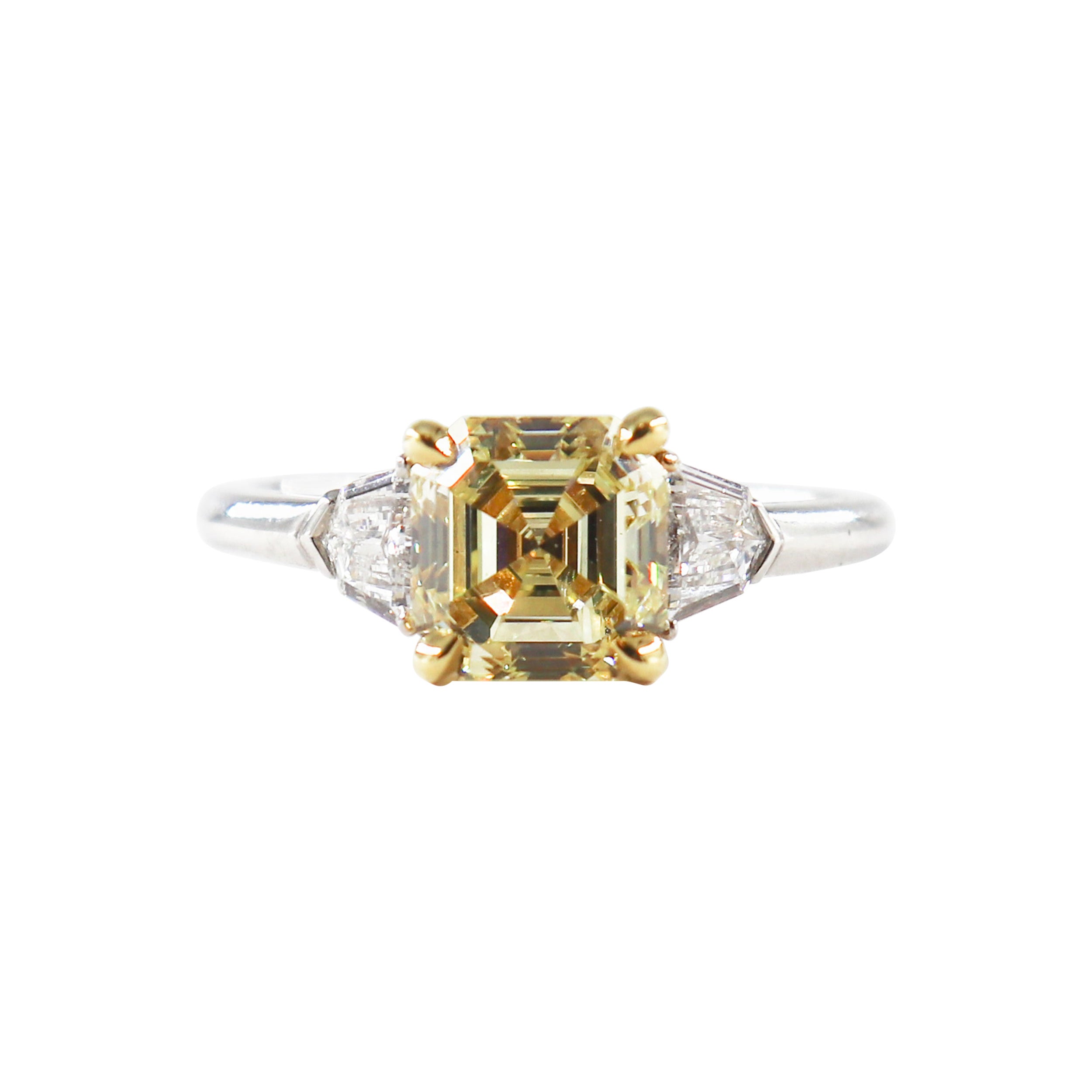 J. Birnbach GIA zertifizierter 1,94 Karat Fancy Yellow Asscher Cut Diamantring im Angebot