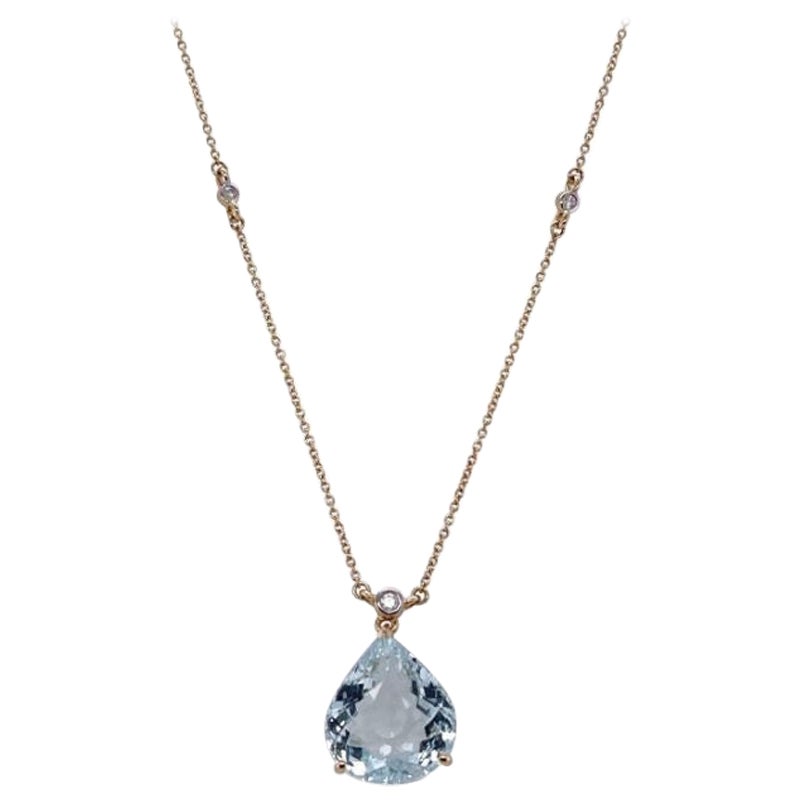 A Pear Cut Aquamarine, featuring an elegant selection of round brilliant cut diamonds, crafted with eighteen karat yellow gold.

Aquamarine Weight: 6.34ct
Diamond Weight: 0.12ct
Item Weight: 4.55g 