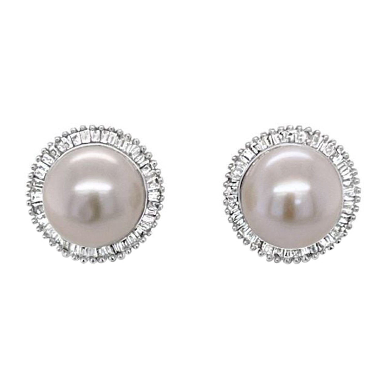 Clous d'oreilles en or blanc 18 carats, perles et diamants, bijouterie  impériale - En vente sur 1stDibs
