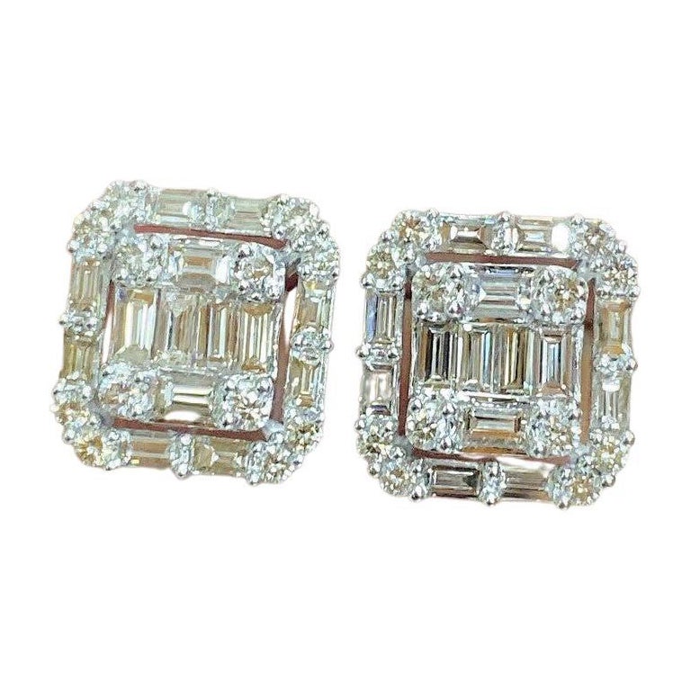 NWT $9, 999 18KT Large Glittering 2.50CT Diamond Trillion Baguette Stud Earrings