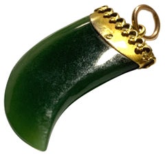 Victorian 9ct Gold Mounted Jade Tiger Tooth Shaped Pendant