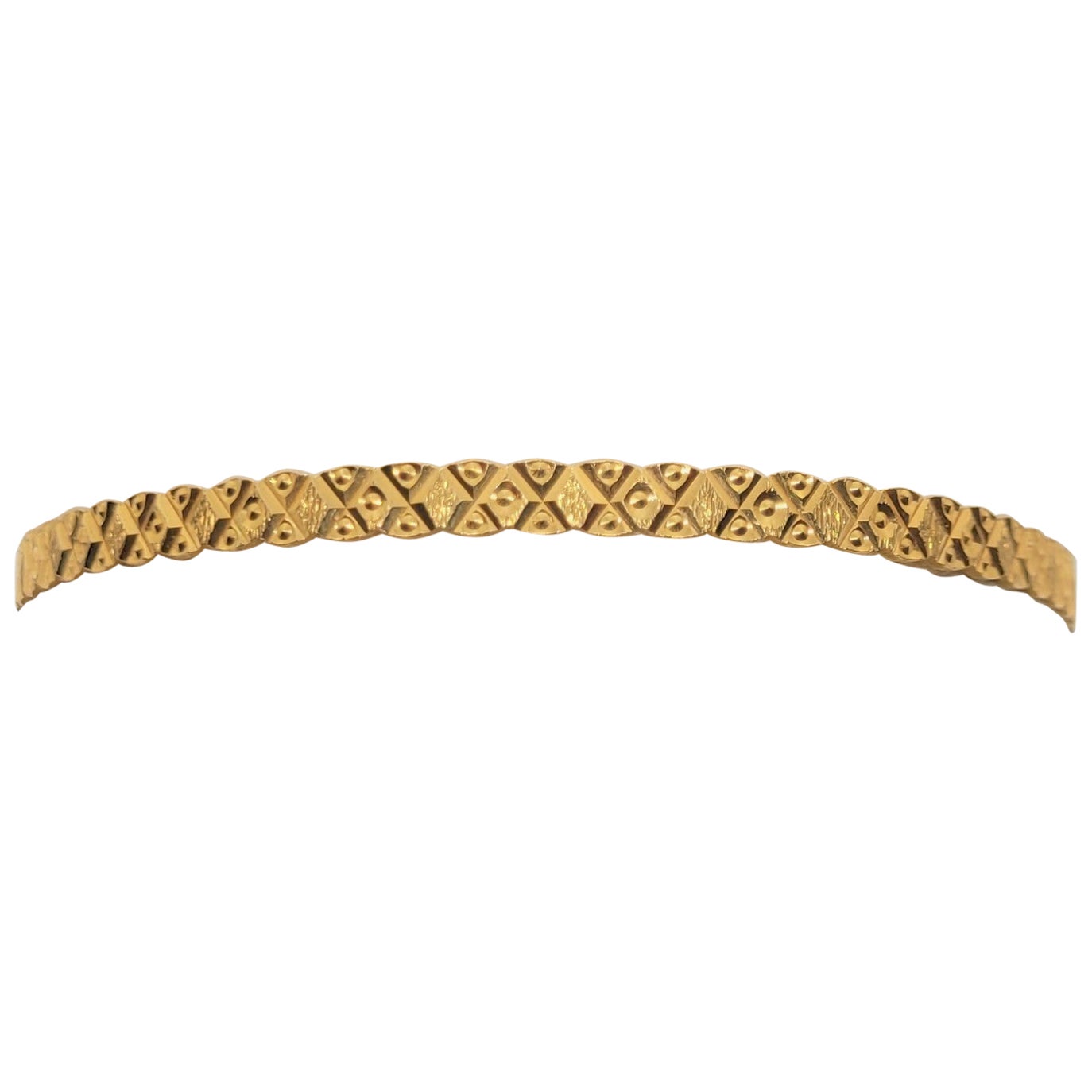 21kt Gold Bangle Bracelet 11.46 Grams, Stamped AS21K, Diamond Cut Design 2.75 In