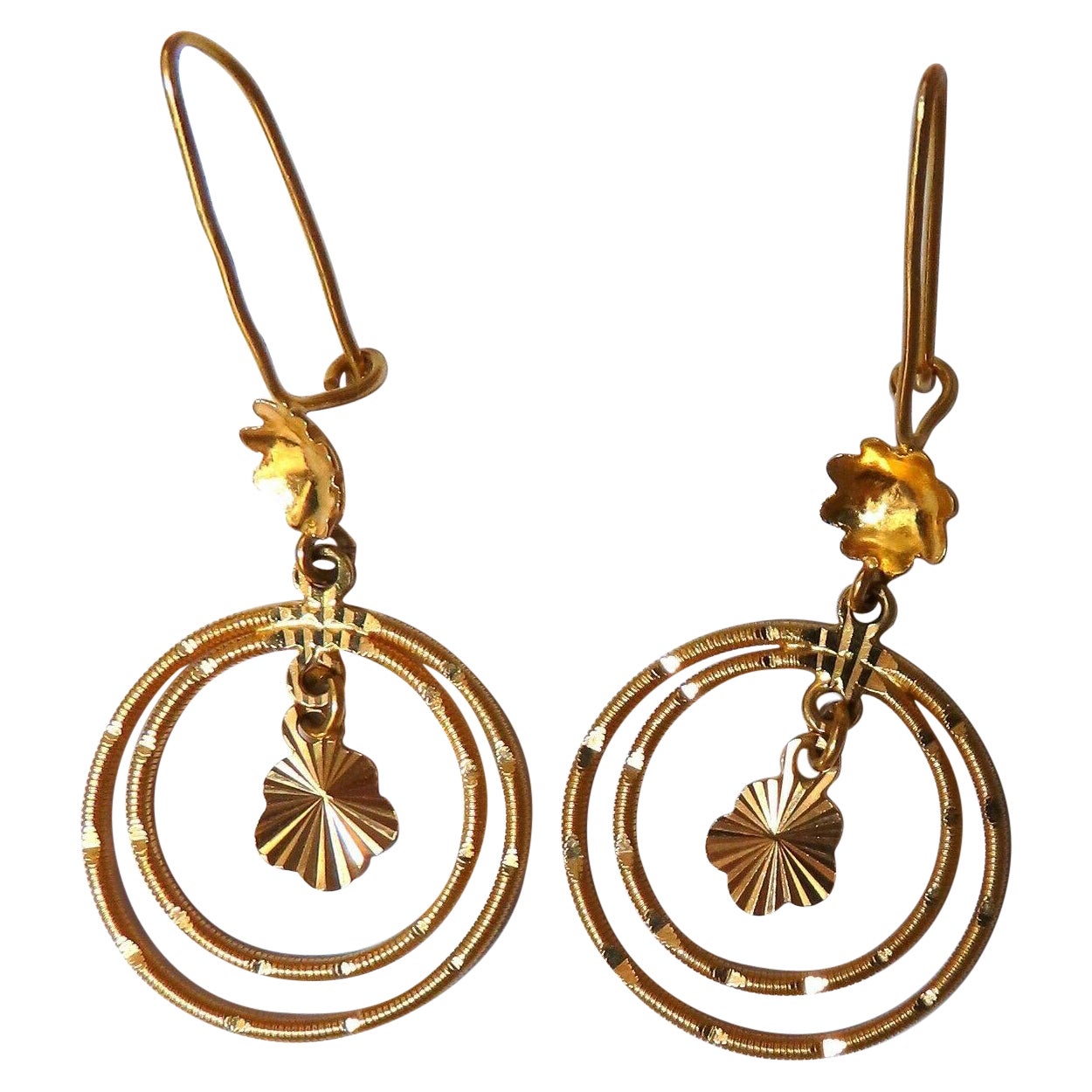 Boucles d'oreilles pendantes en or 21 carats cercles faites à la main en vente