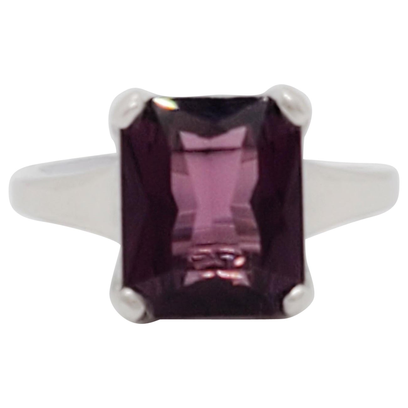 Purplish Pink Spinel Solitaire Ring in 18k White Gold For Sale