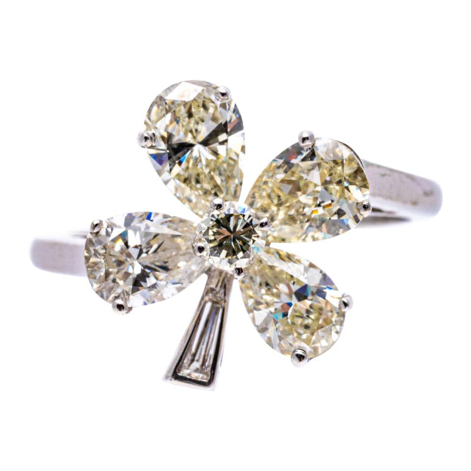 Four-Leaf Clover Motif Diamond and Emerald Ring For Sale at 1stDibs | 4 ...