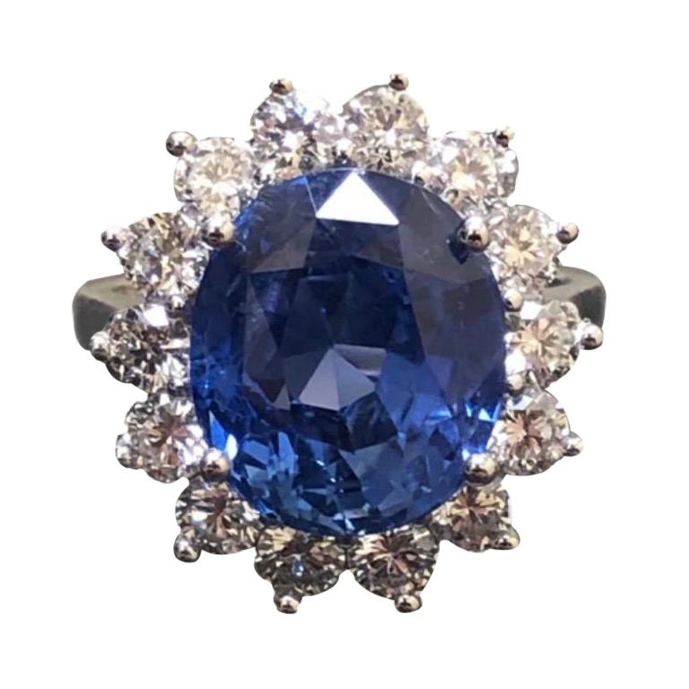 Bague de fiançailles en or 18 carats avec saphir bleu de Ceylan certifié GIA, de 7,69 carats, sans chaleur en vente