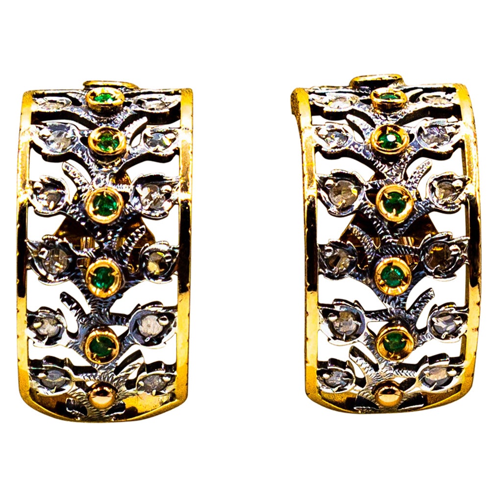 Clips d'oreilles en or jaune de style Art déco avec diamants blancs taille rose et émeraudes en vente