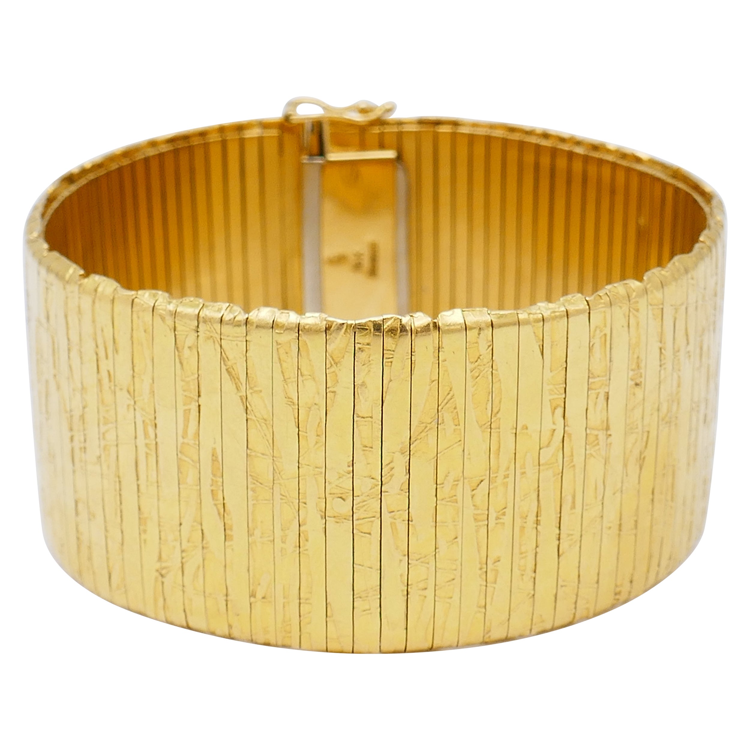 Bracelet allemand vintage en or jaune texturé