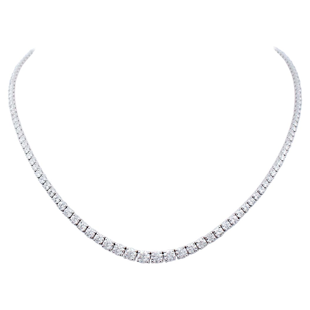 12.20 Carats Diamonds, 18 Karat White Gold Modern Necklace