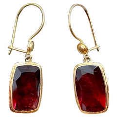 Steven Battelle Faceted Long Cushion 10.4 Carats Garnet 18K Gold Wire Earrings