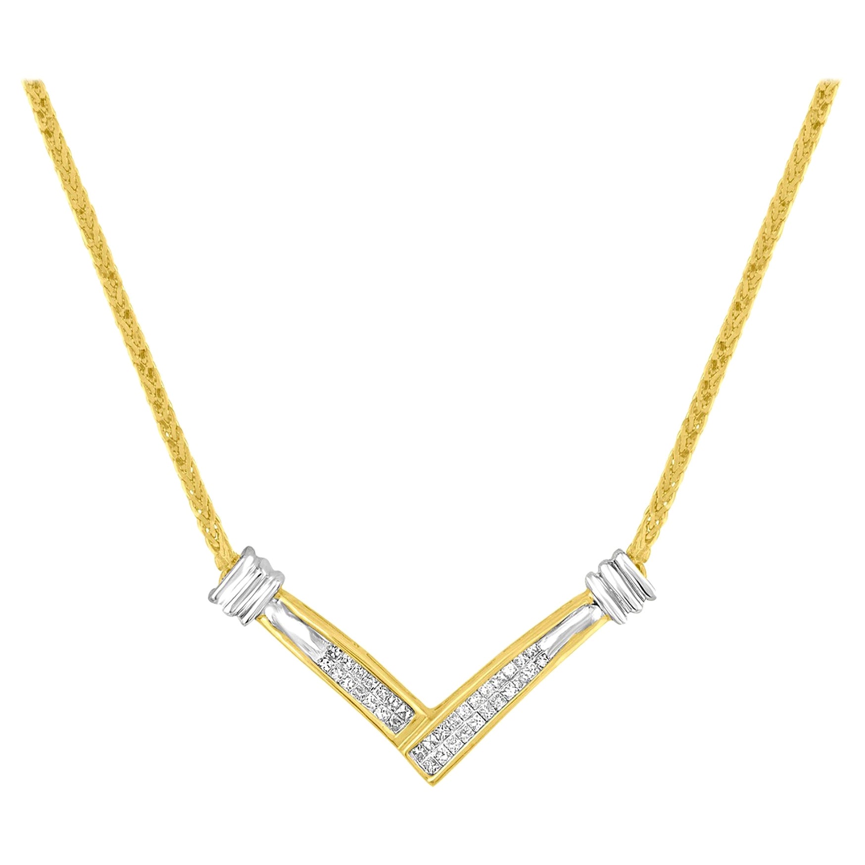 Collier pendentif en forme de V en or jaune et blanc 14 carats avec diamants de 1/4 carat