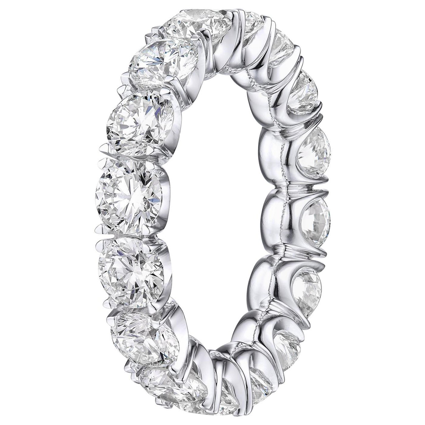 Alianza de diamantes redondos brillantes de 4,40 quilates en oro blanco de 14 quilates
