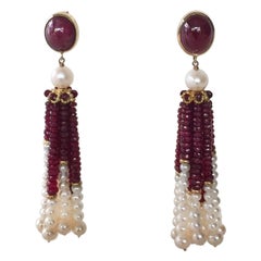 Marina J Pendientes de borla graduada de perla blanca y rubí con oro amarillo de 14k