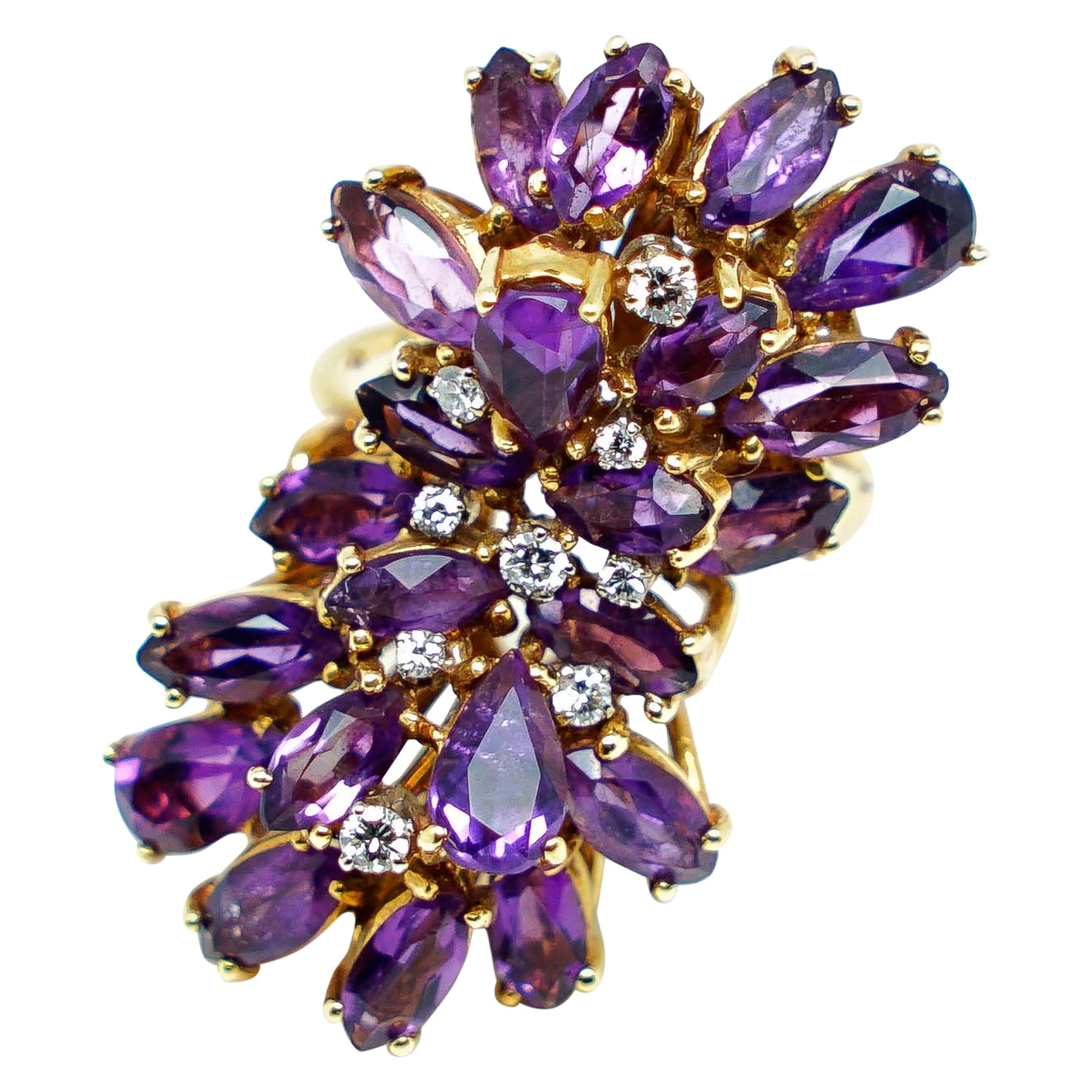 Flower Ring in Gold 18 Karats with Ornamental Amethysts and Diamonds