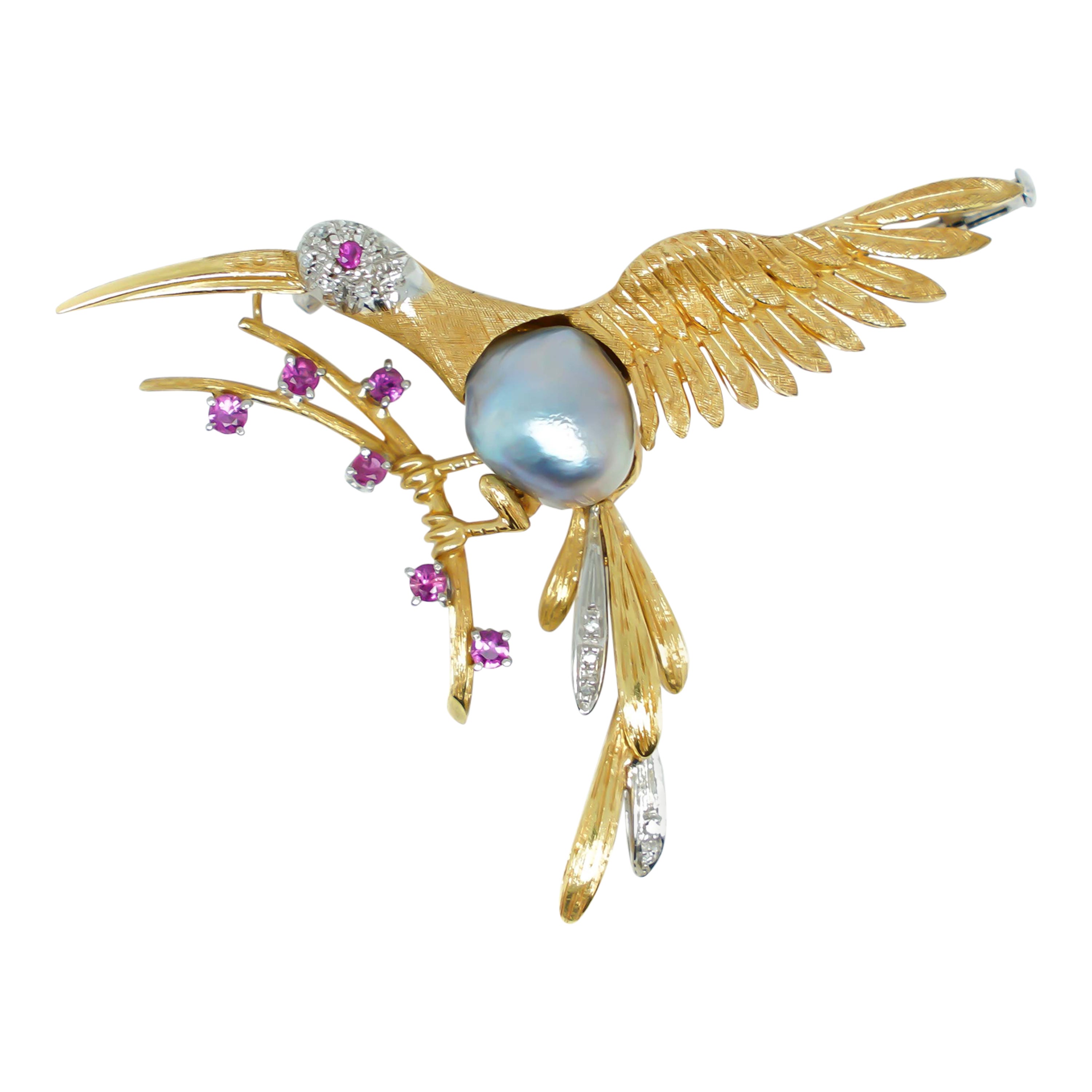 Pin Colibrì with Rubies, Diamonds and Grey Pearl in Gold 18 Karats For Sale