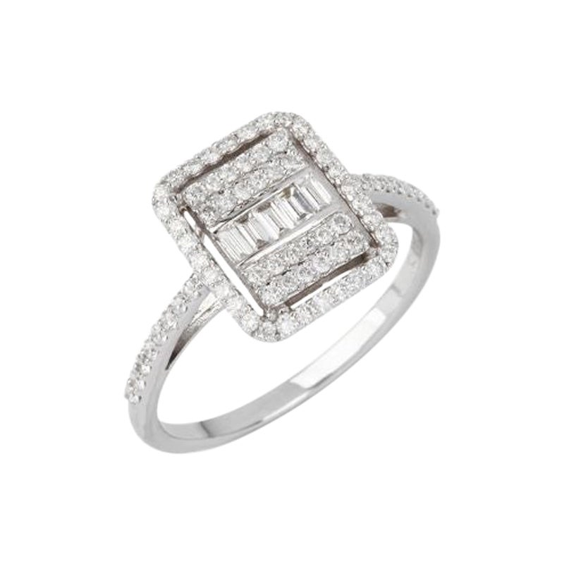 Anillo Baguettes y Diamantes Redondos en Oro Blanco de 18 K