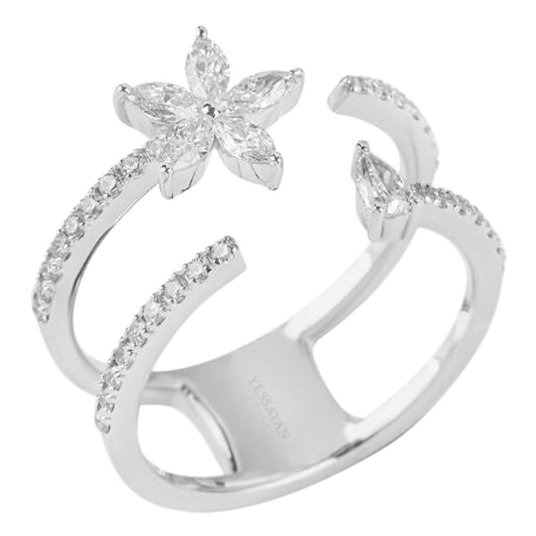 Bague à double anneau de diamants à fleurs en or blanc 18 carats -  Personnalisable en vente sur 1stDibs