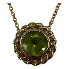 Fine Vintage Tiffany & Co. Round Cut Peridot 18k Yellow Gold Pendant Necklace