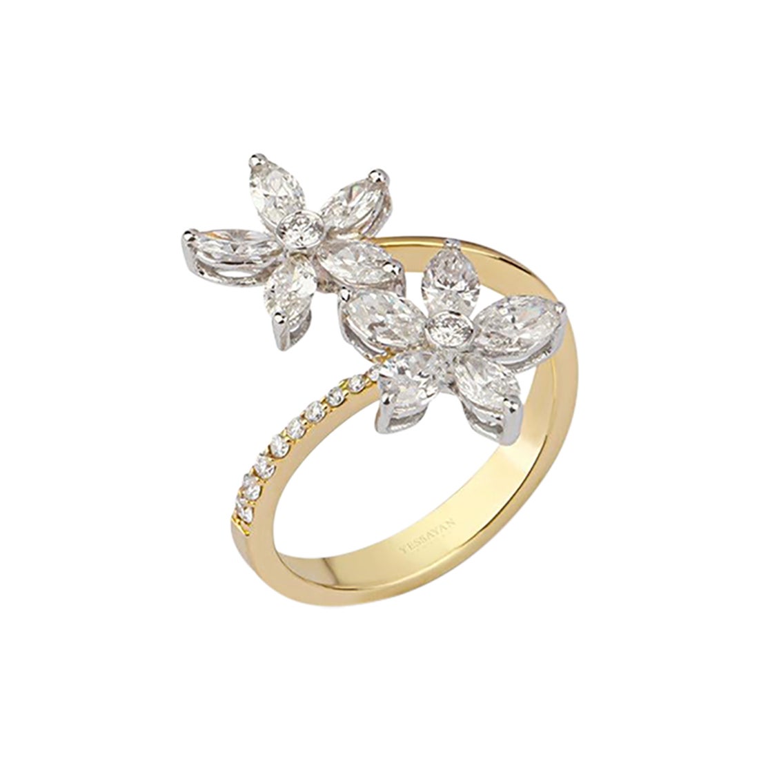 Anillo de diamantes con banda abierta floral en oro blanco de 18 quilates