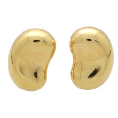 Elsa Peretti pour Tiffany & Co. Boucles d'oreilles haricot en or jaune 18k